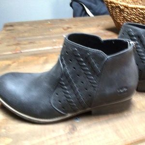 Billabong over under ankle boots.